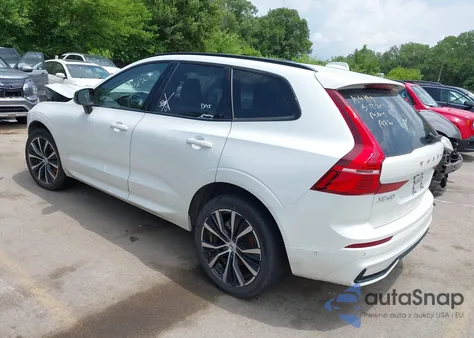 2025 Volvo Xc60 B5 Plus z USA, uszkodzony, nr VIN YV4M12RC6S1165620